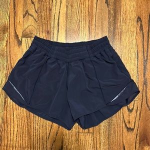 Lululemon hotty hot shorts size 8 long 4” navy